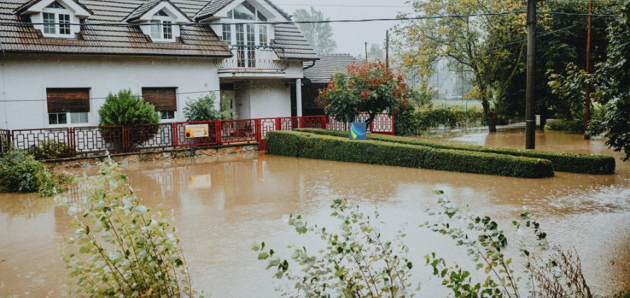 You are currently viewing Relentless Rainfall Triggers East Coast Emergency: NYC and New Jersey Face Widespread Flooding
