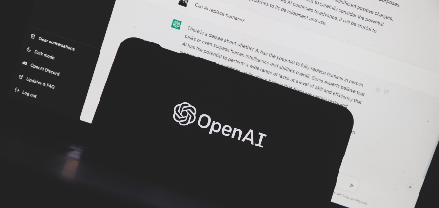 You are currently viewing OpenAI Signs $300 Billion Deal with Oracle to Power AI Expansion